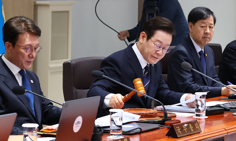 이재명 대통령이 30일 용산 대통령실에서 열린 제44회 국무회의 개회 선언을 하고 있다. 2025.9.30 / 사진=연합뉴스