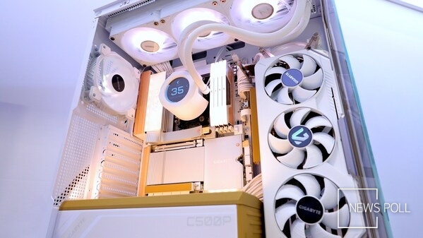 기가바이트, CES 2026에서 X870E AERO X3D WOOD 공개 – 고성능 메인보드에 자연의 우아함 더해